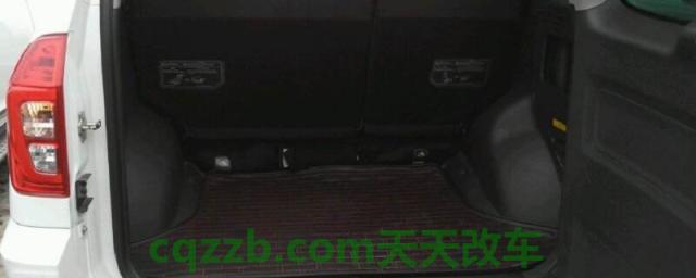 奇瑞瑞虎3后备箱尺寸大小(后备箱宽敞开阔)