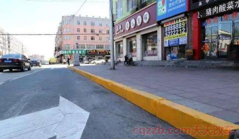十字路口右转弯转大了压黄线(十字路口右转弯转需要看红绿灯吗)  第3张