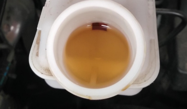 了解一下：刹车油多久换一次(刹车油的更换去哪里)  第2张