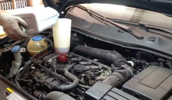 说一说:换机油抽的干净还是放的干净(机动车辆换机油需要去哪里) 第2张