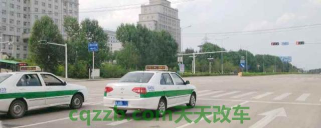 左转看错灯了误闯红灯扣几分(通过交通信号灯路口需要注意什么)  第1张