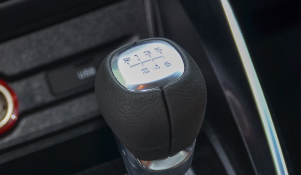 挂一档感觉有东西挡住(机动车辆的一挡什么时候使用) 第3张