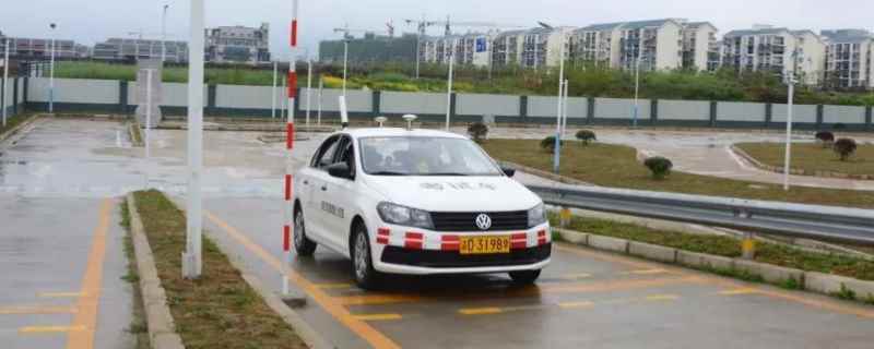 科目二怎么控制车速(机动车驾驶证科目二有几个考试项目)