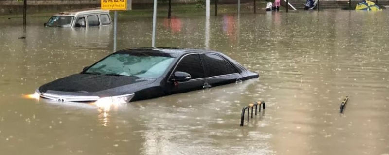 汽车泡了水之后还能开吗(买什么保险预防发动机进水)