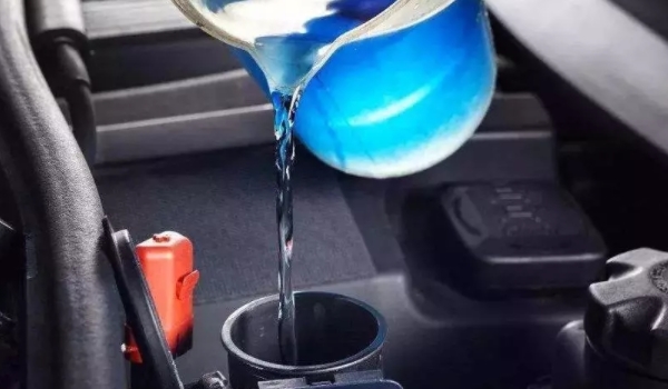 揭秘一下：货车水温不高水箱反水(更换防冻液可以去哪里)  第3张