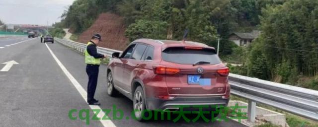 高速应急车道可以换人开车吗(高速公路违章违法行为如何处理)