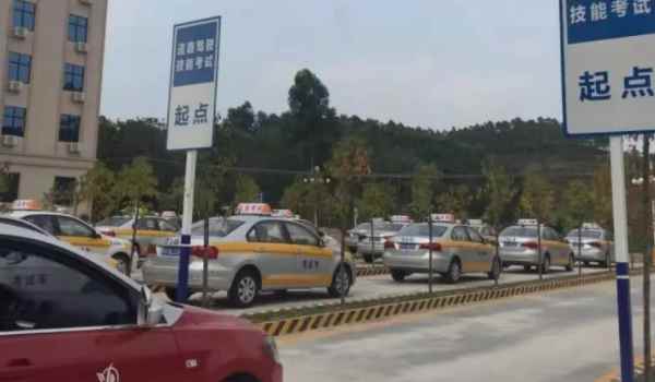 夜间通过路口使用什么灯光(灯光考试是在白天还是在夜晚)  第3张