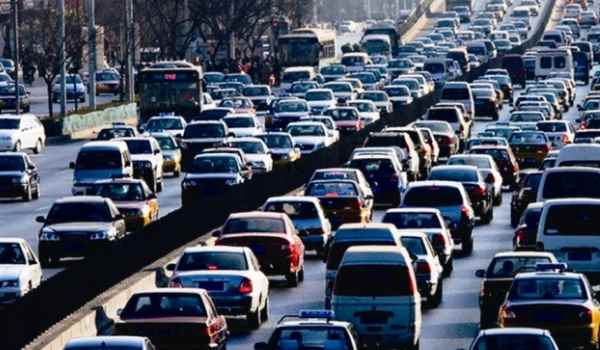 超车开什么灯(机动车辆超车需要注意什么)  第3张