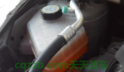 探讨：汽车红色液体是什么(防冻液要去哪里更换)  第3张