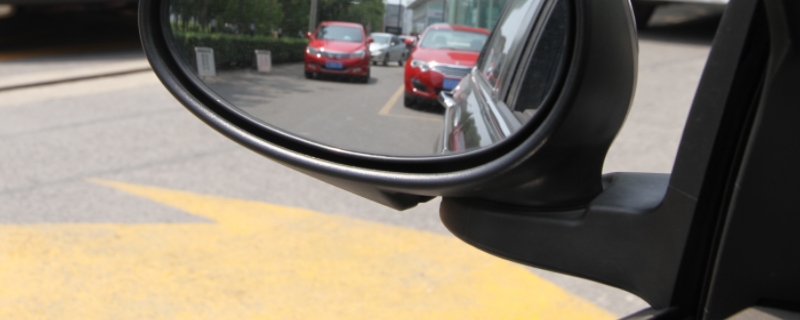 车后视镜突然不自己收了(车辆倒车镜上的功能)