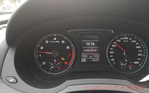 奔驰仪表盘红色三角形里面有个车(制动和安全指示灯)  第3张