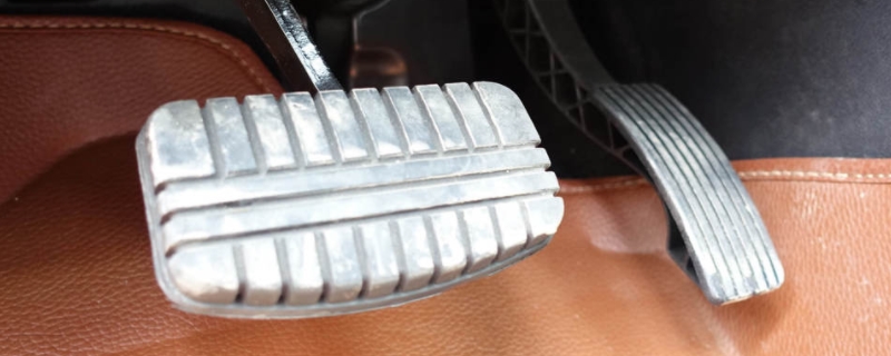 匀速一直踩着油门吗(车辆的定速巡航系统在什么时候使用)