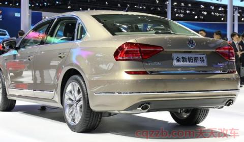 大众车标下带字母(大众辉腾现在还有出售吗)  第2张