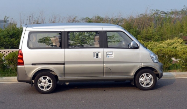 解惑：五菱荣光油箱多少升(五菱荣光的车身尺寸数据是什么)  第3张