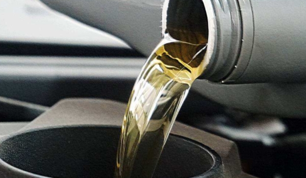 分享：机油更换提醒一定要马上换吗(车辆多久更换一次机油)  第2张