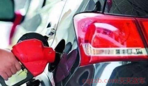 加油能在车里玩手机吗(车辆加油要注意什么)  第3张