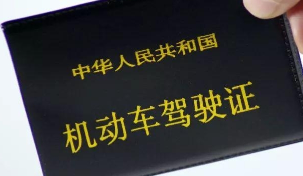穿高跟鞋可以开车吗(违章违法行为最晚的处理时间) 第2张