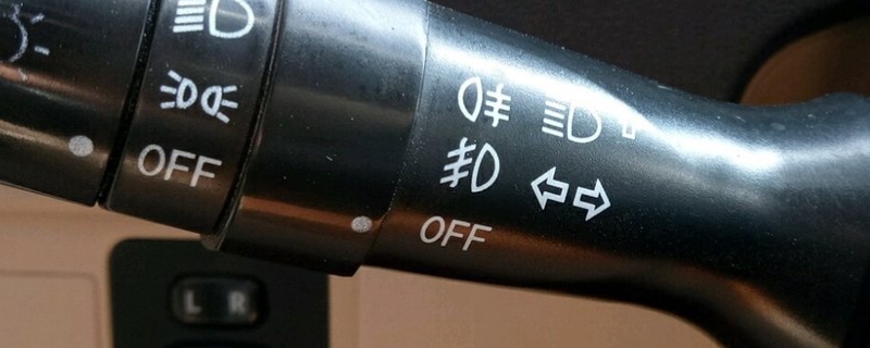 方向灯杆向上是左还是右(车辆转向灯有几种控制方式)  第1张