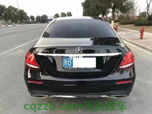 分享：奔驰e300l怎么看还能跑多少公里 奔驰e300l怎么加玻璃水(奔驰s500玻璃水在哪加)