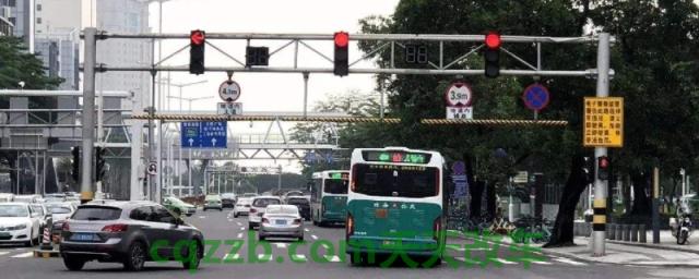 解说一下：右转让左转对不对(机动车辆违章违法行为最晚的处理时间)