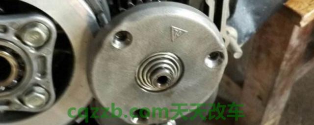 离合器踩不下去过几分钟好了(离合器的更换周期)