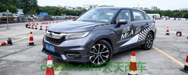 s弯道方向盘打法步骤(车辆过s弯需要注意什么)