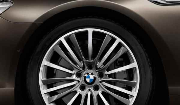 汽车轮胎在水里浸一天要不要紧(车辆轮胎更换要注意什么)  第3张