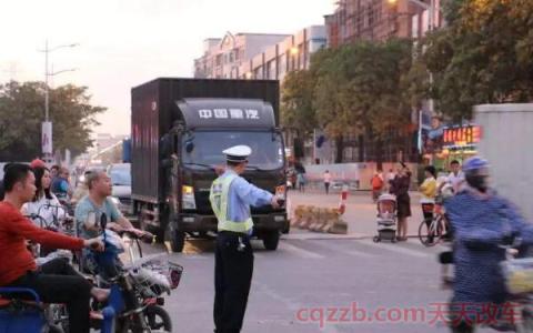 因前车违停造成压线() 第2张