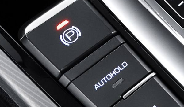 讲一讲：((p))灯亮了是什么原因(电子驻车系统如何使用)  第2张