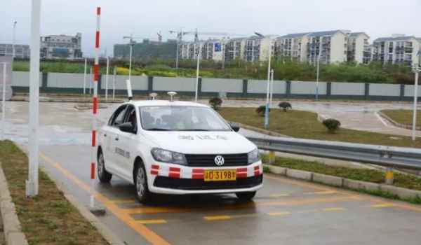 自动挡科二多少分就合格(机动车驾驶证的考试时间限制)  第2张