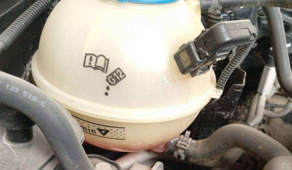 讲解一下：防冻液少了加点纯净水可以吗(机动车辆防冻液去哪里更换)  第2张