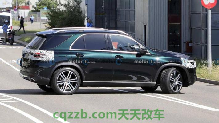 车知识:2022款奔驰gle可以选装7座吗 2022款保时捷Taycan也具备远程泊车功能 第2张