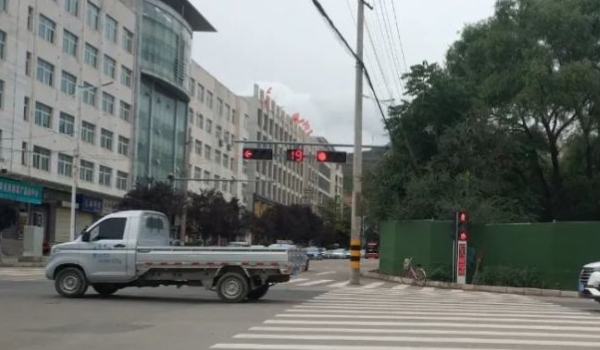 红绿灯路口走错车道扣几分(车辆闯红灯的处罚如何处理)  第3张