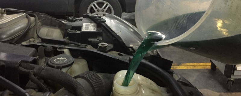 冷却液颜色不一样能混用吗(防冻液可以用什么代替)