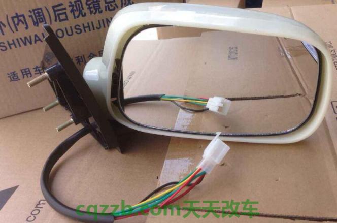 外后视镜总成拆卸方法(找到后视镜集成盒) 第2张