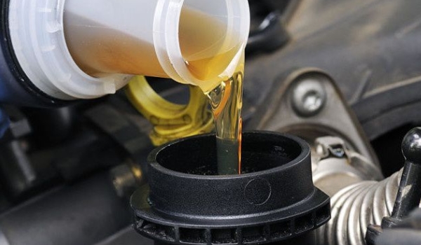 机油加到上限位置行吗(发动机机油多久更换一次) 第2张
