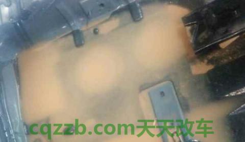 车地板进水了影响电路吗(如何造成车辆地板进水)  第2张