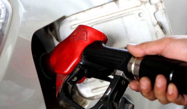 车显示没油了还能跑多远(车辆加油的注意事项)  第2张