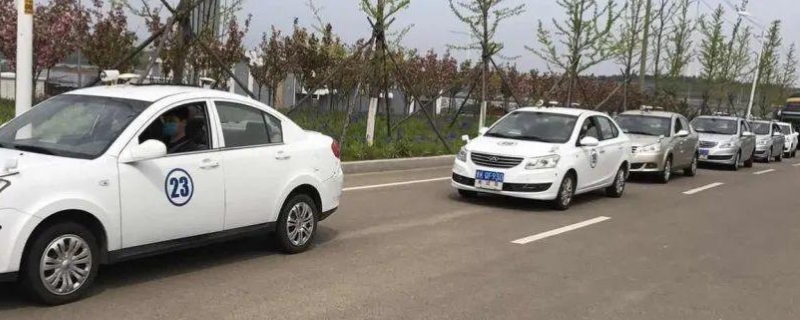 看一下：科目三靠边停车30公分扣多少分(机动车驾驶证科目三考试需要预约吗)  第1张