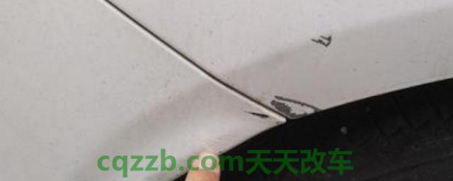 保险杠被蹭出黑色底漆(车辆更换保险杠属于大事故吗)  第1张