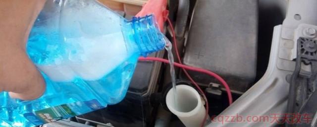 汽车玻璃水喷不出来了怎么办(车辆的雨刷喷水头可以更换吗)  第1张