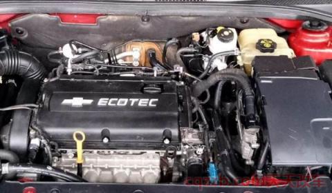 发动机沉闷的轰轰声(发动机更换机油到哪里更换比较好)  第3张