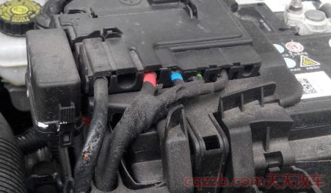 汽车电瓶搭错线冒烟了(汽车电瓶连接正确方式)  第2张