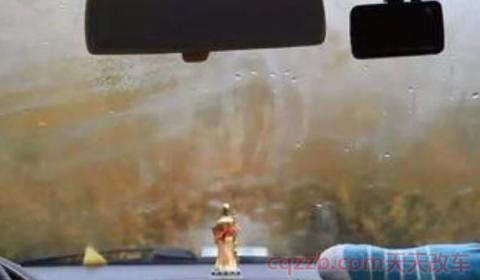 为什么开空调外面车玻璃起雾(车玻璃起雾有什么影响)  第3张