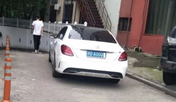 科普一下：乱停车打122还是110(乱停车的违章违法行为怎么处理)  第2张