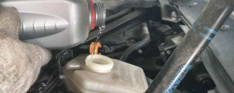 宝马制动液保养到期了还能开吗(机动车辆制动液多久更换一次)