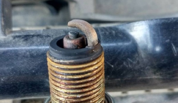 了解一下：火花塞在汽车哪个位置(机动车辆火花塞有几种)  第3张