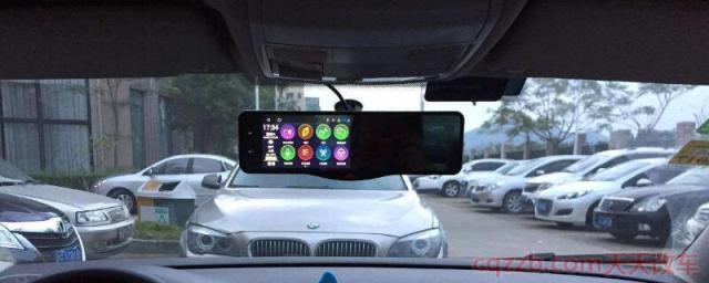 行车记录仪能拍到车里的人吗(车上安装行车记录仪的作用)  第1张