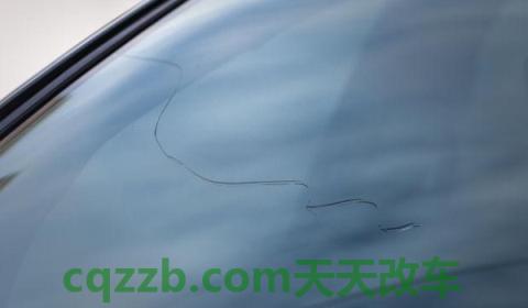 疏解：汽车玻璃小坑要不要修复(汽车玻璃损坏更换要去哪里)  第2张