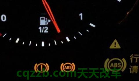 解读：abs灯亮是什么故障(abs需要手动开启吗)  第2张